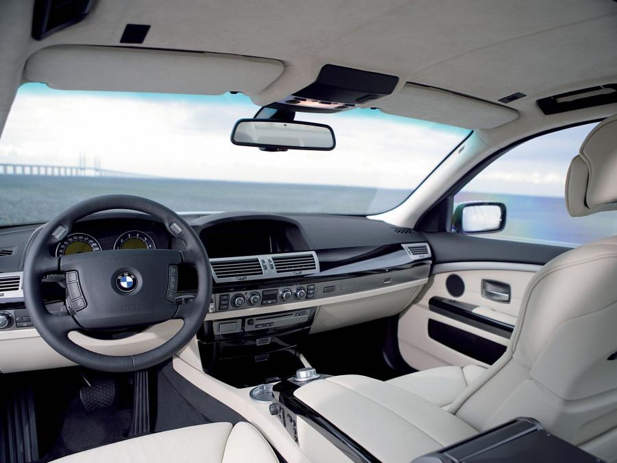  BMW Hydrogen 7 2007 года  (фото 2 из 16)